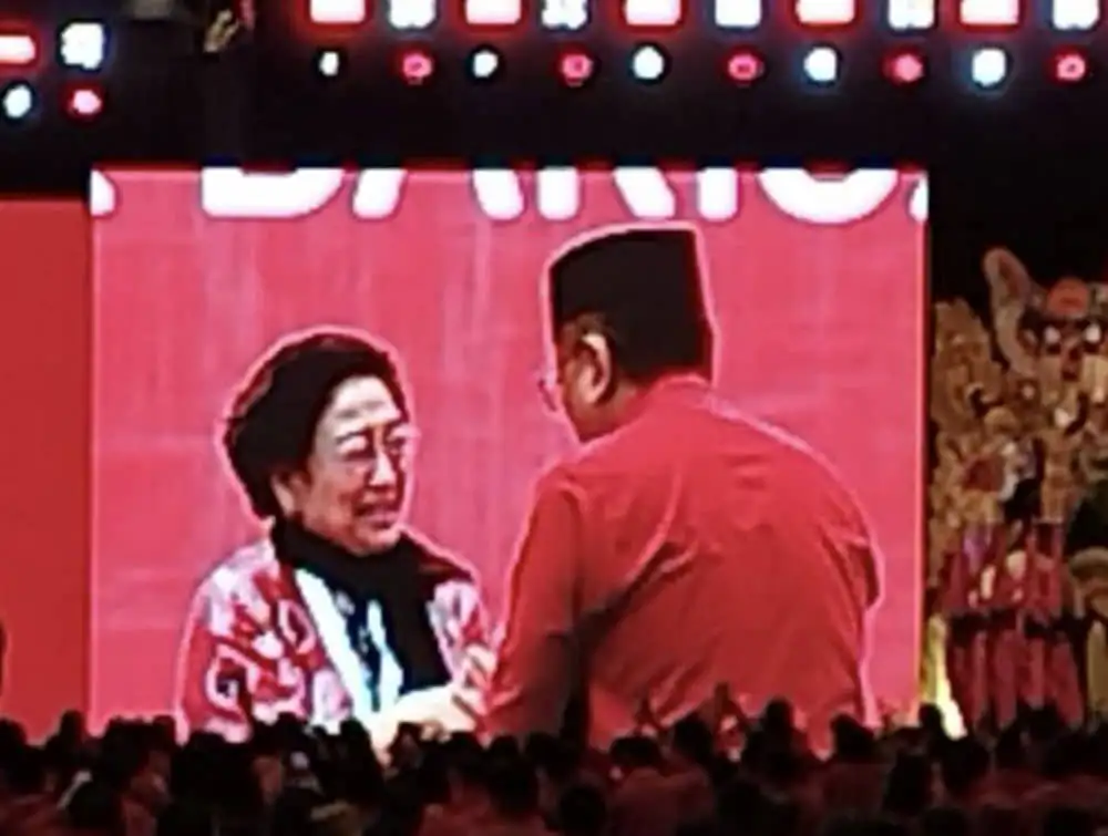 Hasto Muncul di Arena Kongres PDIP, Megawati Terharu