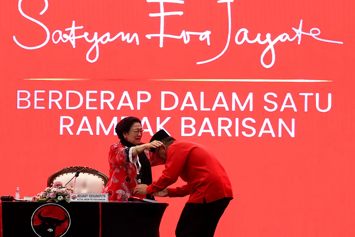 Momen Megawati Menangis Sambut Kehadiran Hasto Kristiyanto di Kongres ke-6 PDIP