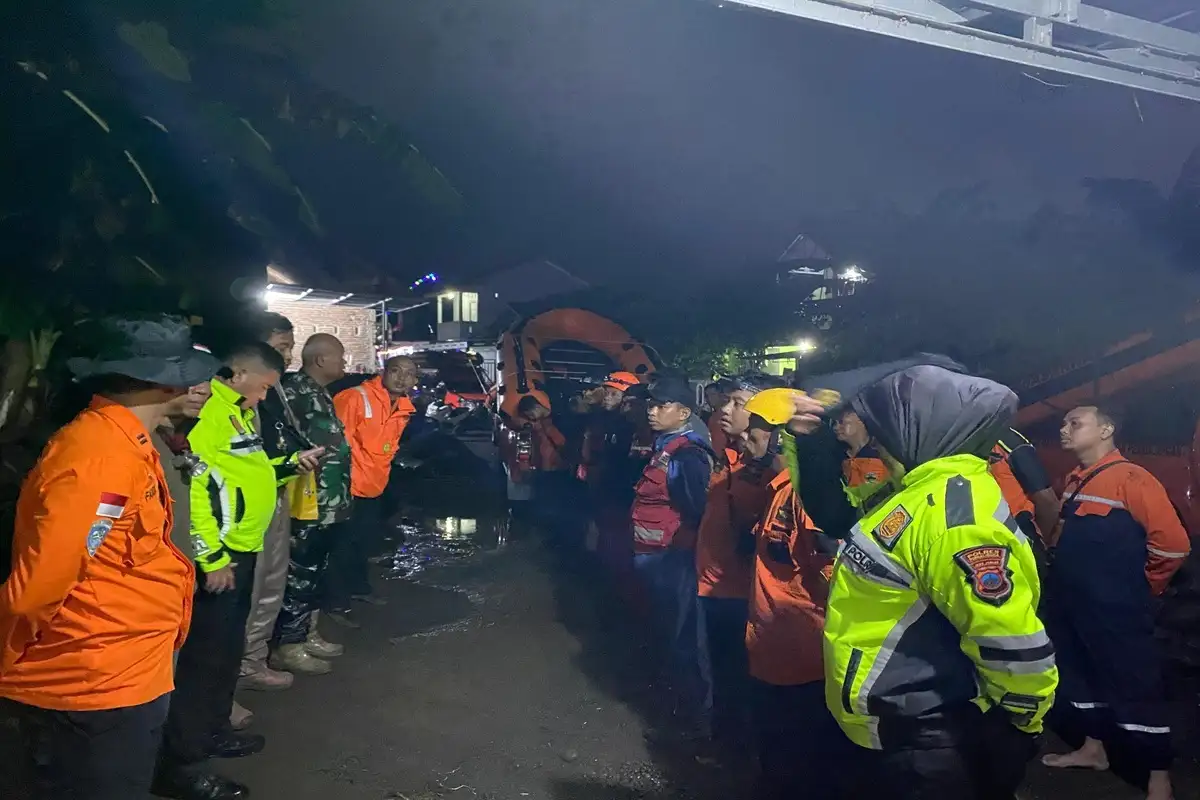 8 Pekerja Terjebak Banjir Bandang di Sungai Klawing Purbalingga