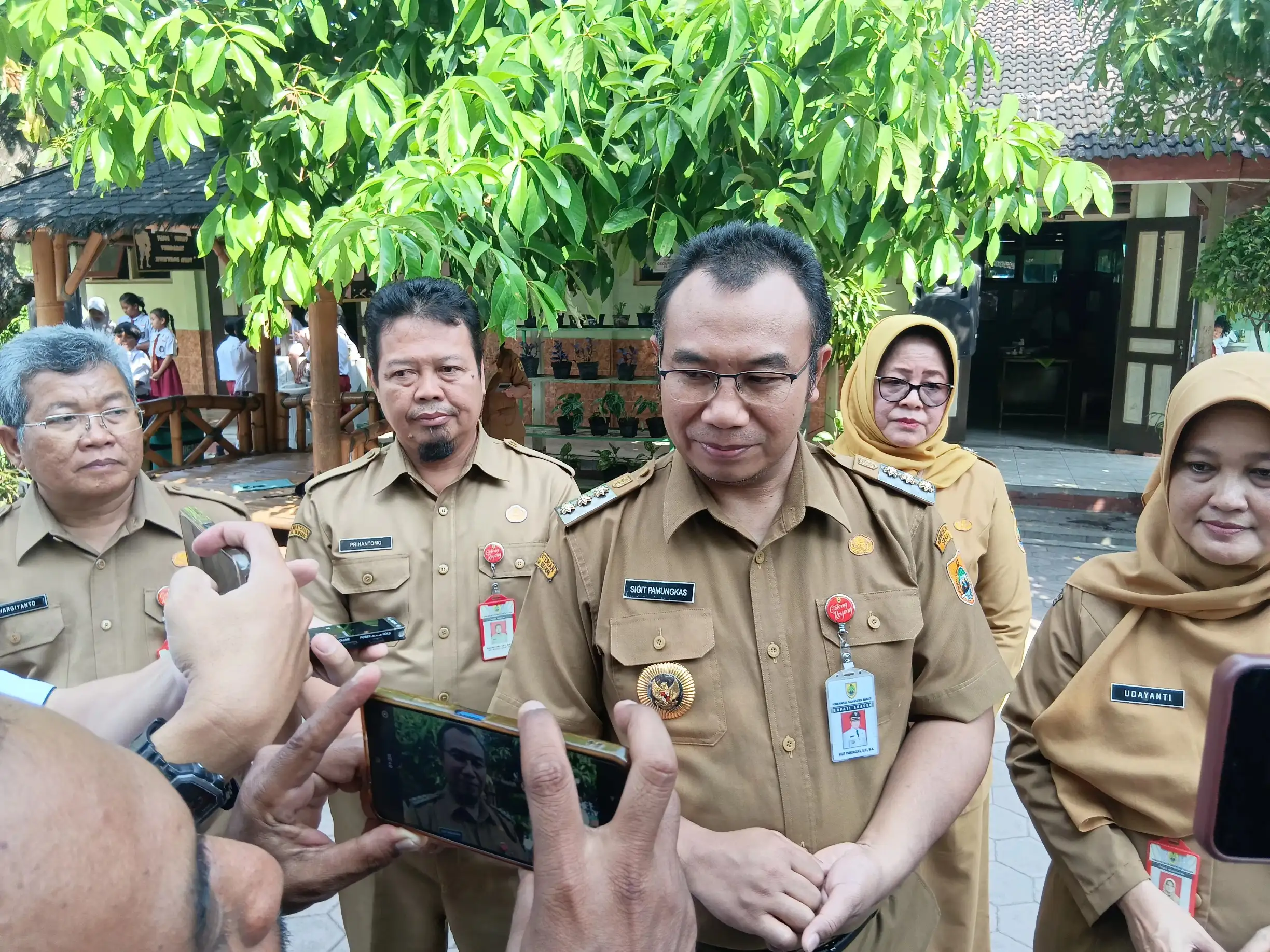 Begini Tanggapan Bupati Sragen Terkait Maraknya Gambar One Piece Dihapus