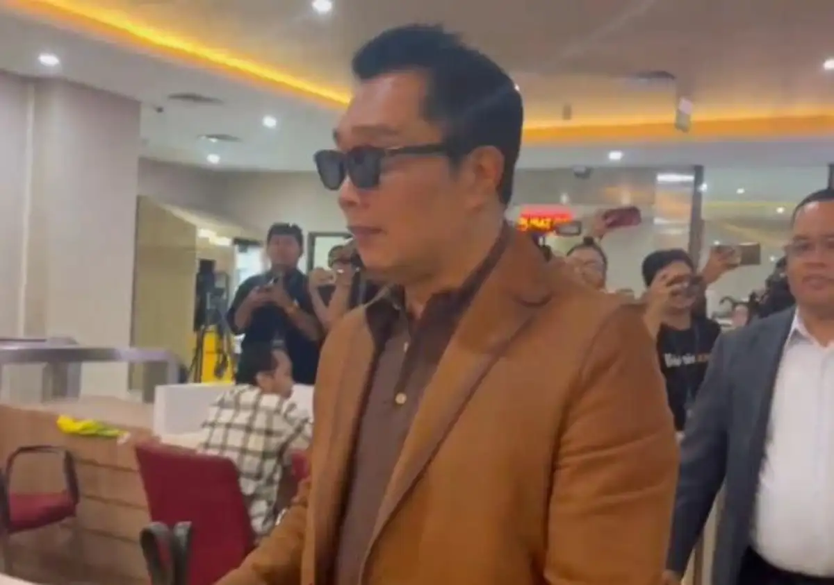 Jalani Tes DNA Terkait Kasus Lisa Mariana, Ridwan Kamil Tiba di Bareskrim Polri