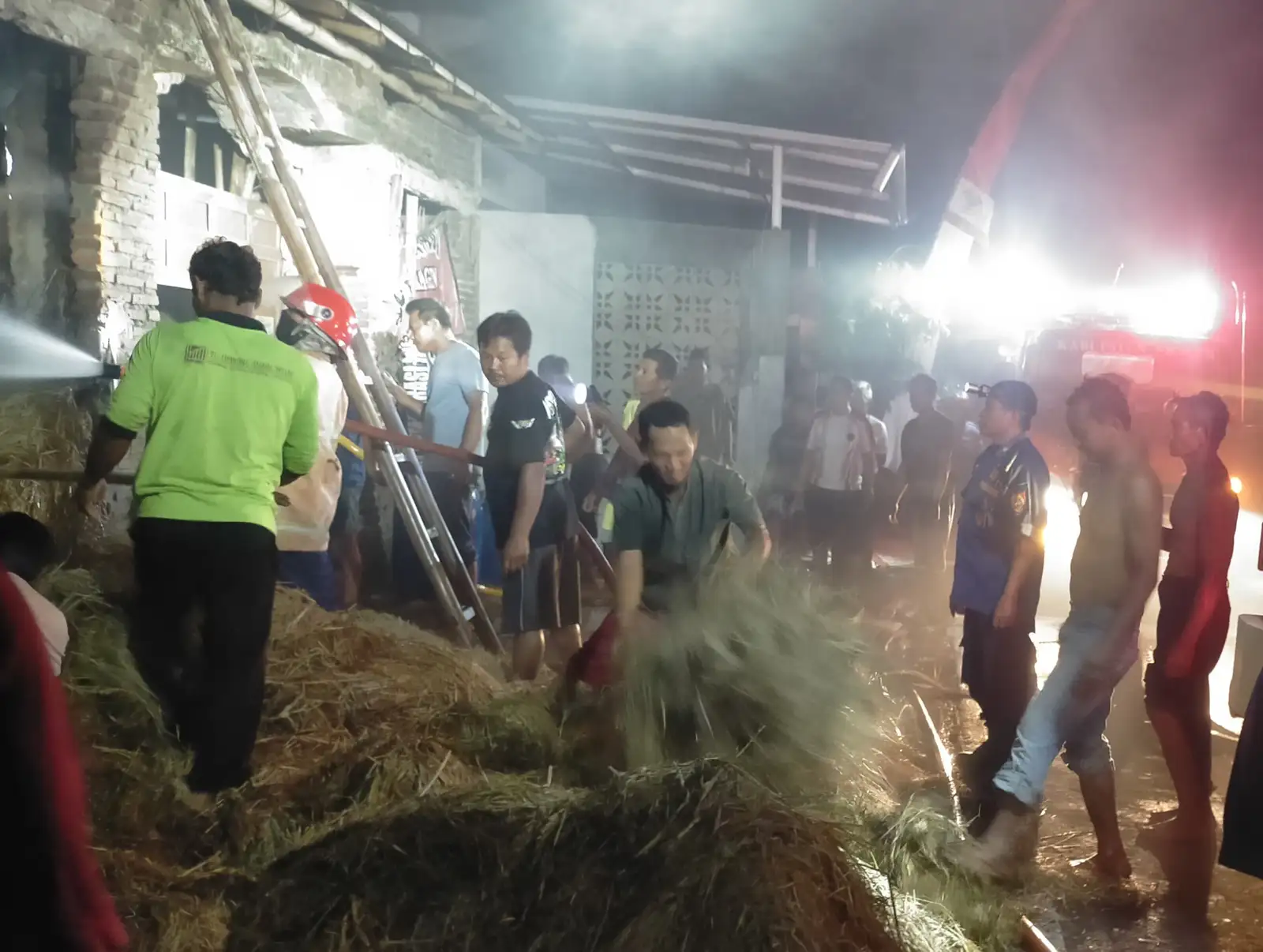 Gegara Asap Pengusir Nyamuk, Kandang Sapi di Kedawung Sragen Terbakar