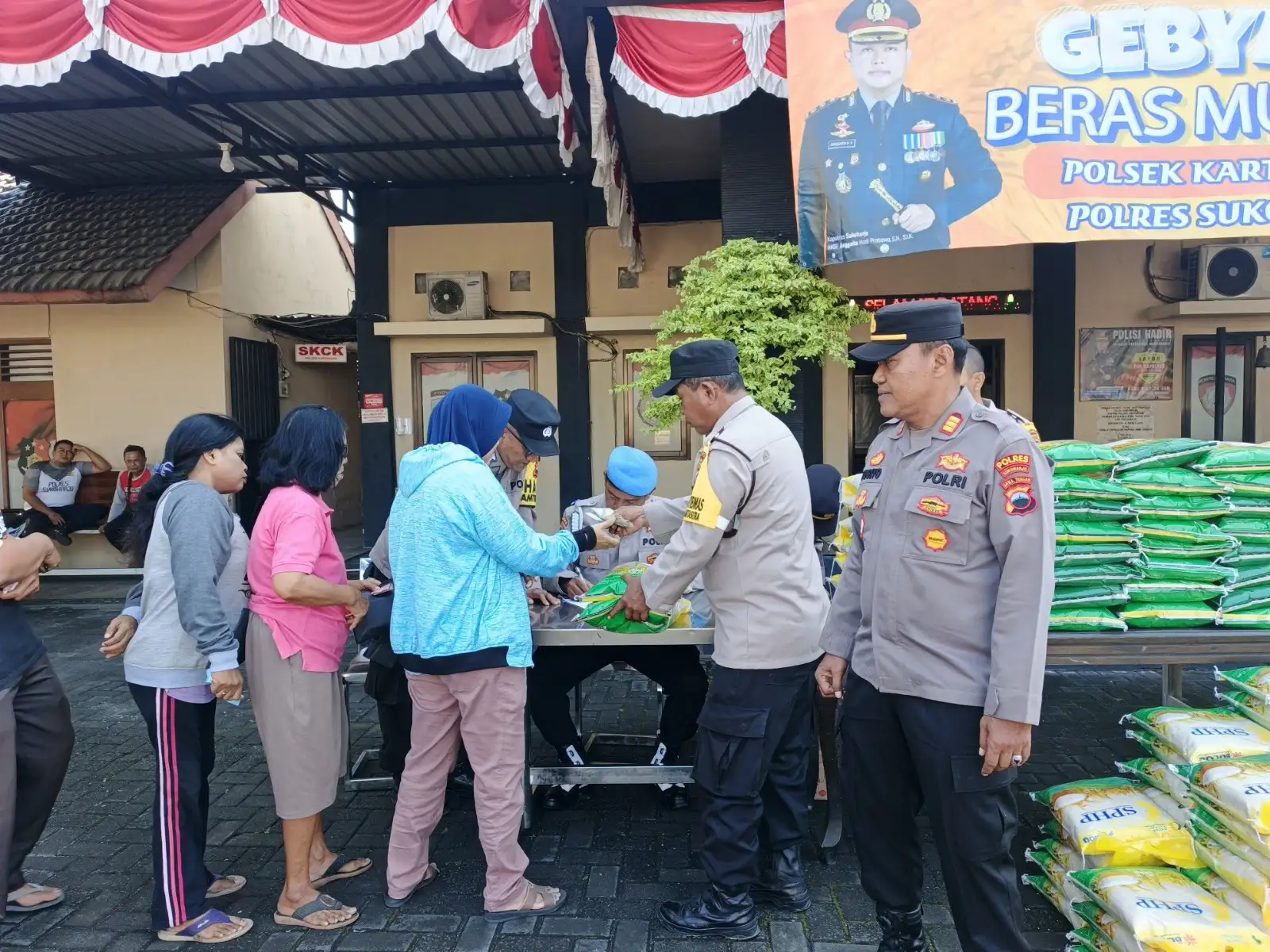 Redam Kenaikan Harga, Polres Sukoharjo Distribusikan 21 Ton Beras SPHP