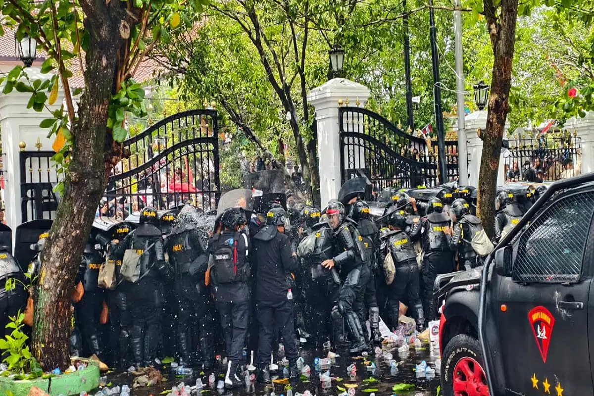 Ricuh Demo Pemakzulan Bupati Pati Sudewo, 7 Polisi Luka-Luka