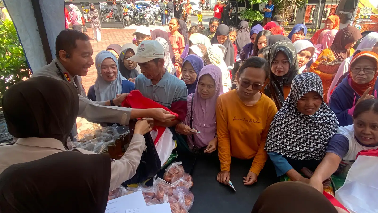 5 Ton Beras Ludes Kurang dari 1 Jam di Gerakan Pangan Murah Banyudono Boyolali