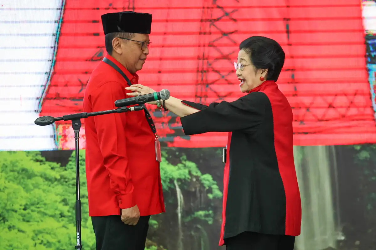 Megawati Kembali Lantik Hasto Kristiyanto Jabat Sekjen PDIP Periode 2025-2030