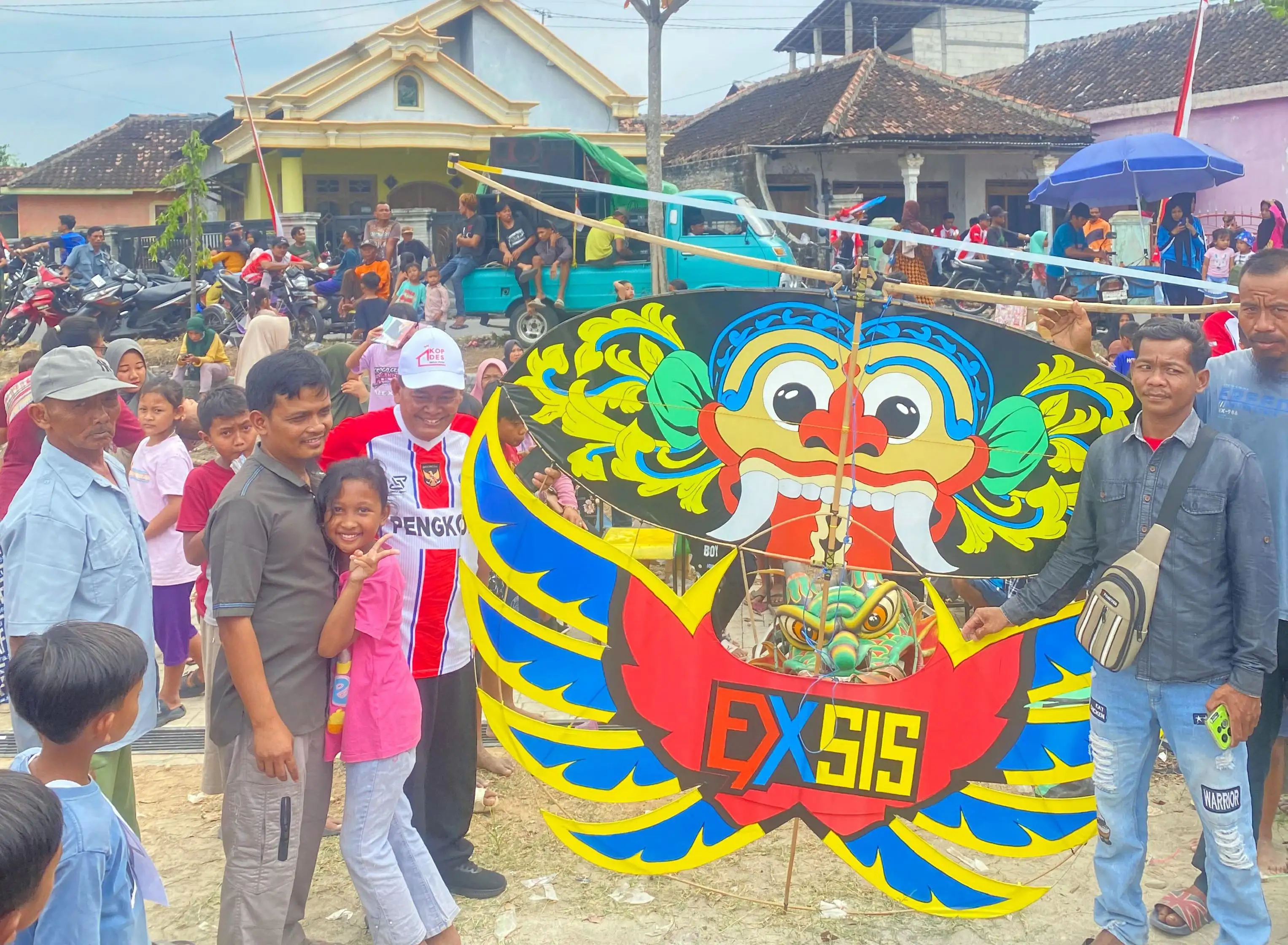 Seru! Seratusan Anak dan Orang Dewasa Adu Kreativitas Layang-layang di Sragen