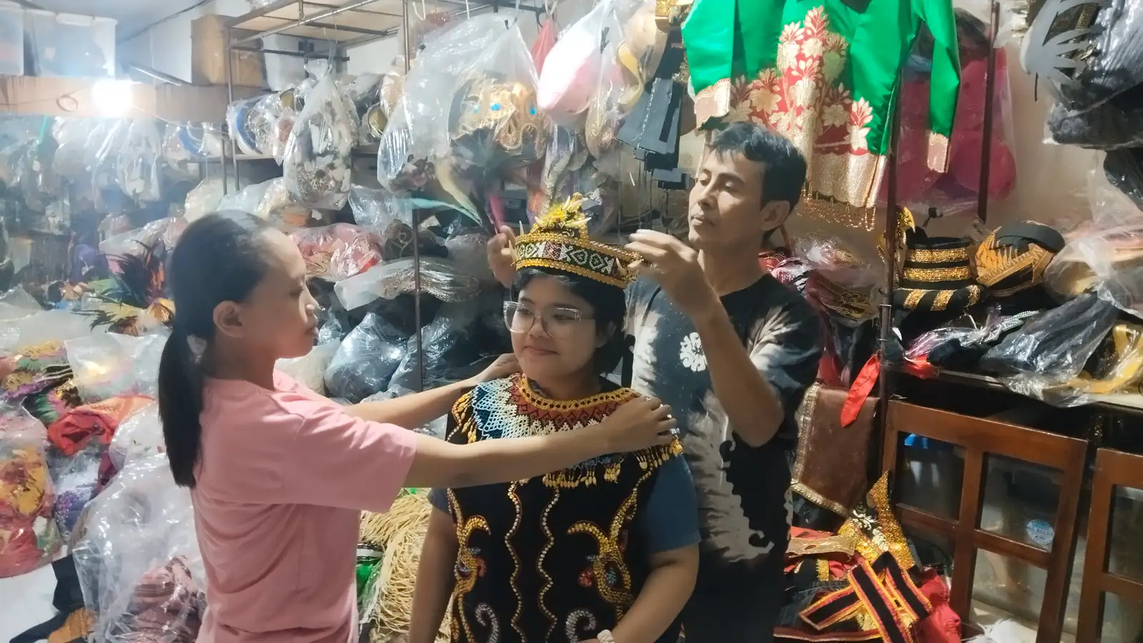 Rayakan HUT RI, Persewaan Baju Adat di Semarang Laris Manis