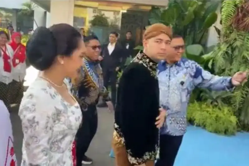 Berbusana Adat Jawa, Raffi Ahmad Hadiri Upacara HUT ke-80 RI di Istana