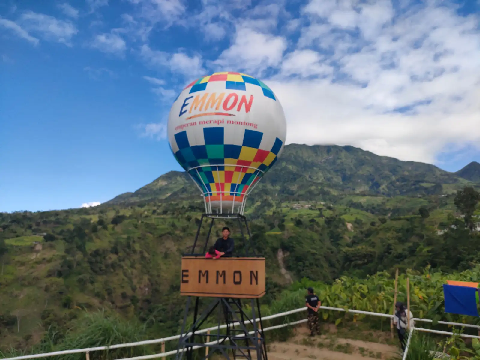 Spot Foto Baru di Emmon Boyolali Suguhkan Panorama Gunung dan City View