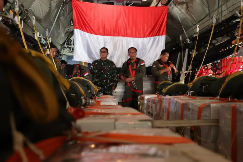 Viral Bantuan Indonesia untuk Gaza Sukses Sampai! Pesawat Hercules Airdrop Paket