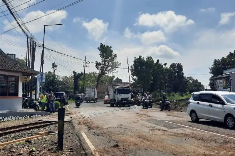 Ada Penggantian Rel, Jalan Jember-Bondowoso Ditutup Total pada Kamis