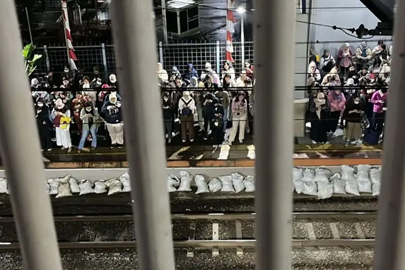 Sempat Terhenti Akibat Gempa, Perjalanan Kereta di Jakarta Kembali Normal