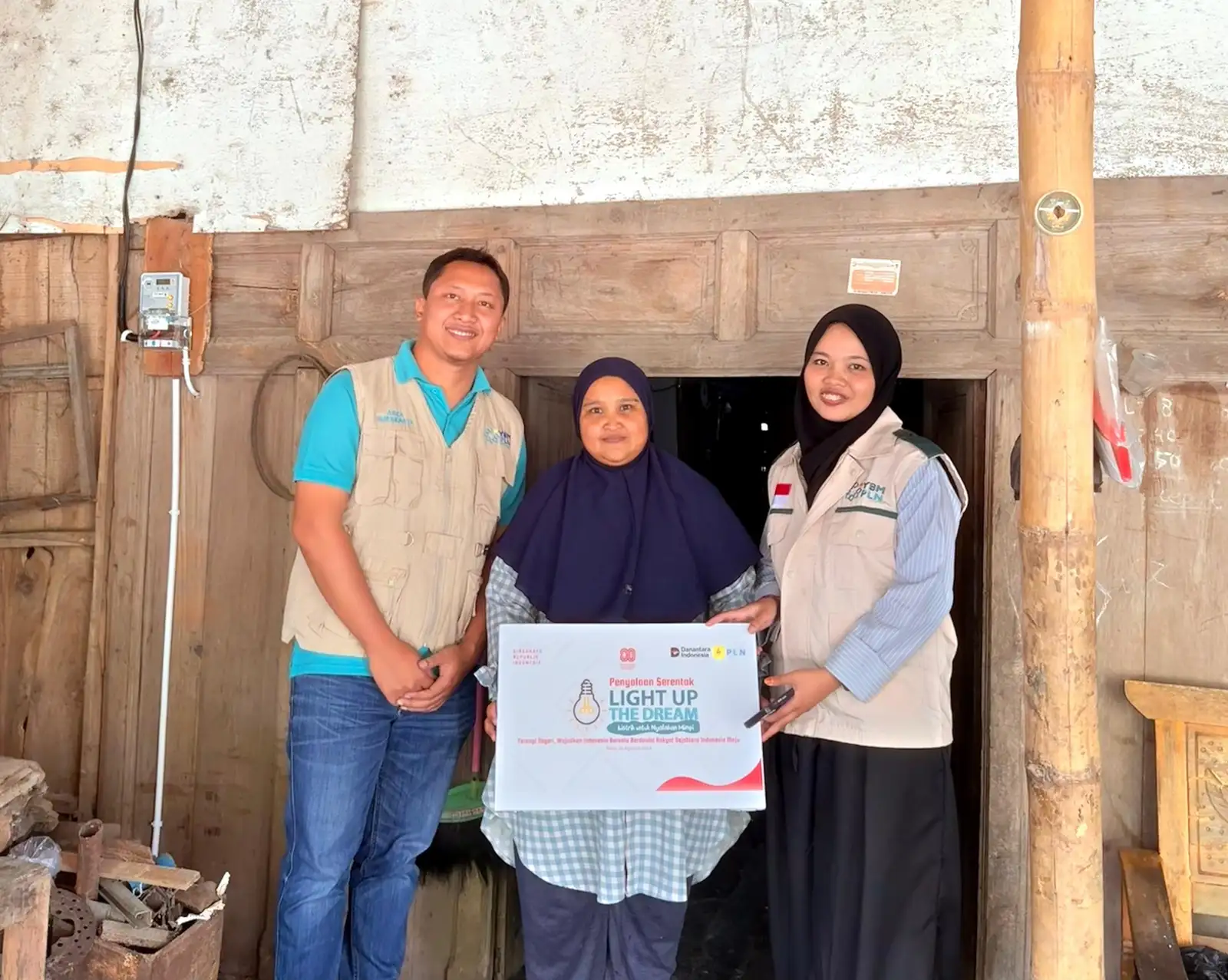 4 Keluarga Kurang Mampu di Sragen Dapat Layanan Listrik Gratis