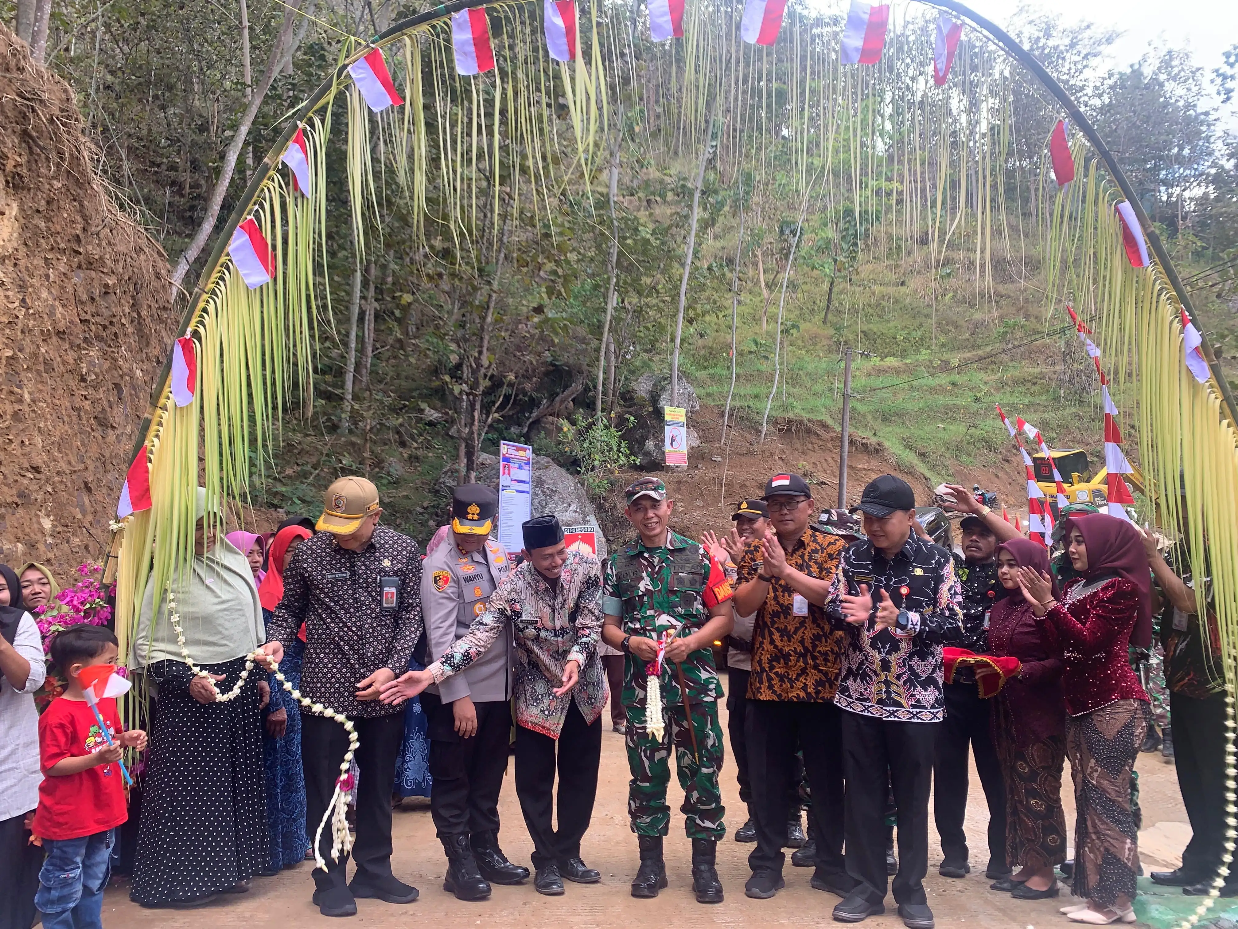 Telan Dana Rp884 Juta, TMMD Bikin Bagus Jalan dan Jembatan Desa Boto Wonogiri