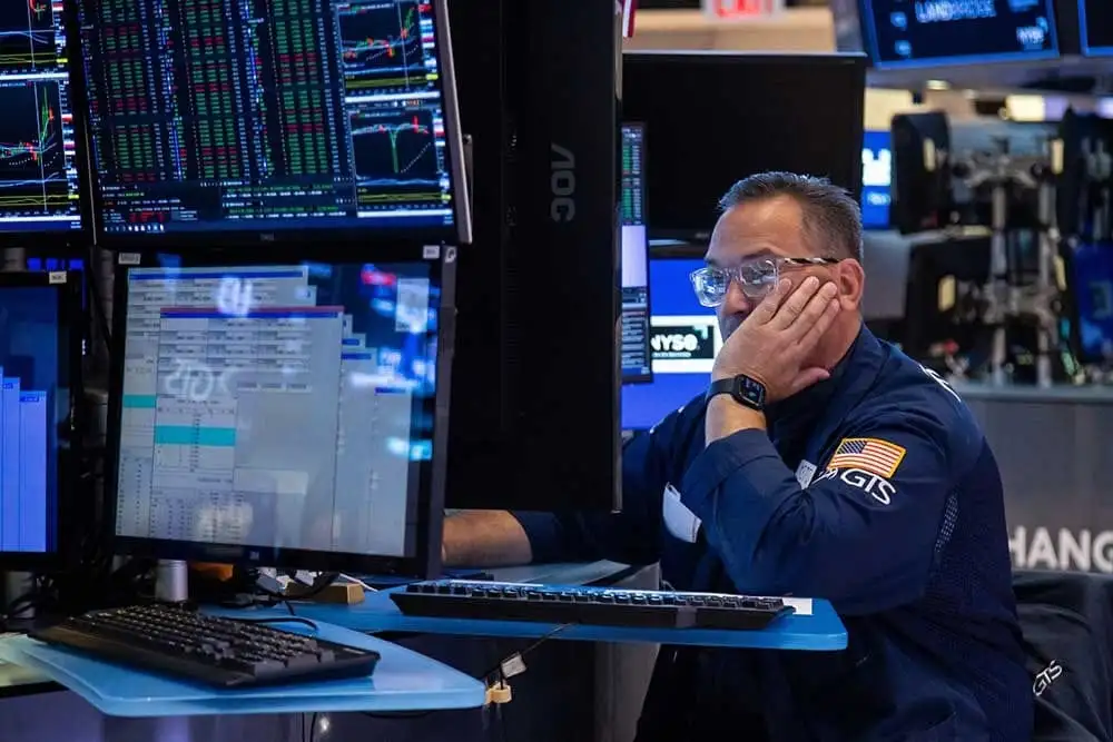 Aksi Jual Saham-saham Besar Bawa Bursa AS Melemah