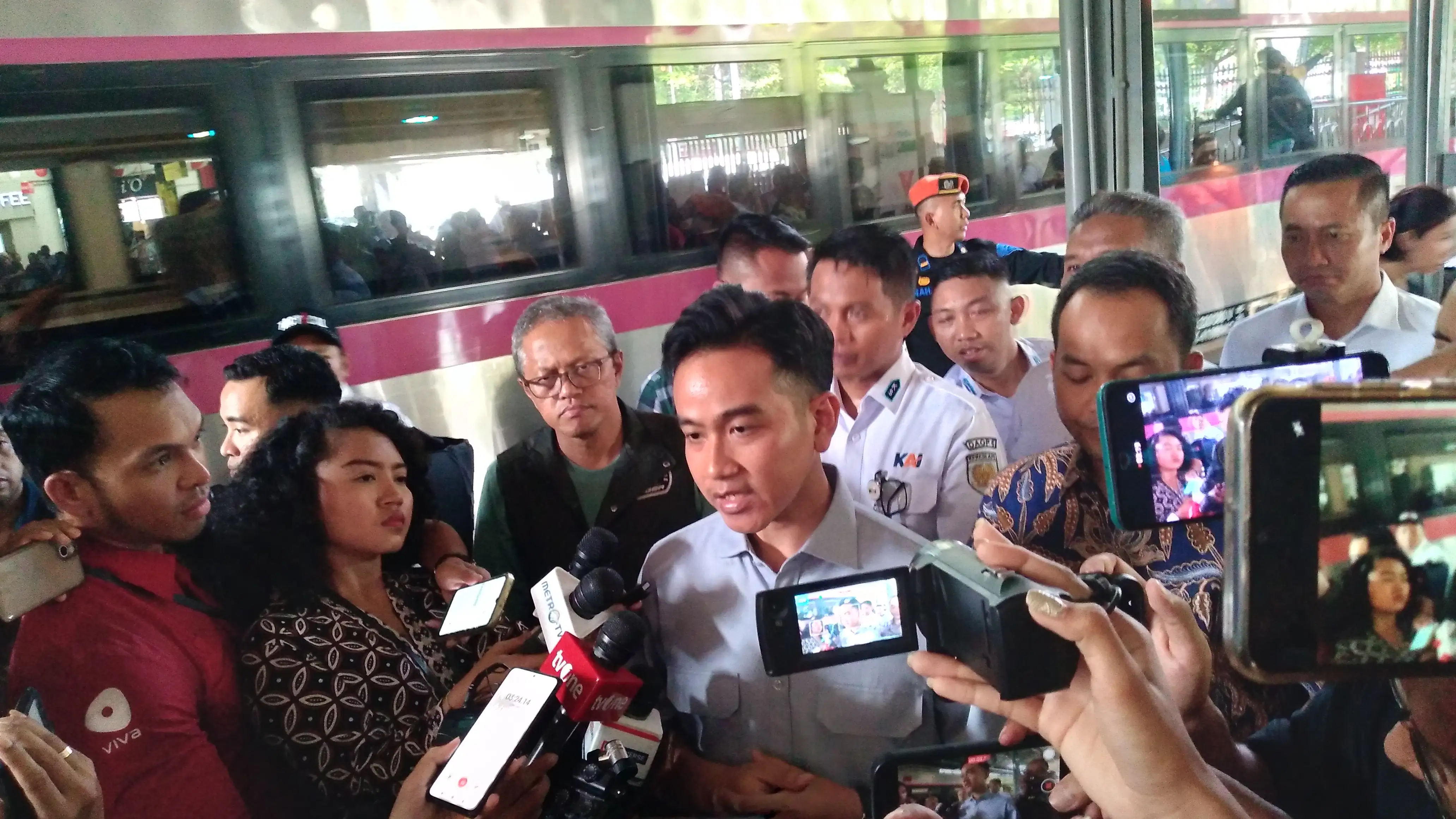 Anggota DPR Usul Gerbong Merokok, Wapres Gibran: Ada Hal Lain Lebih Prioritas