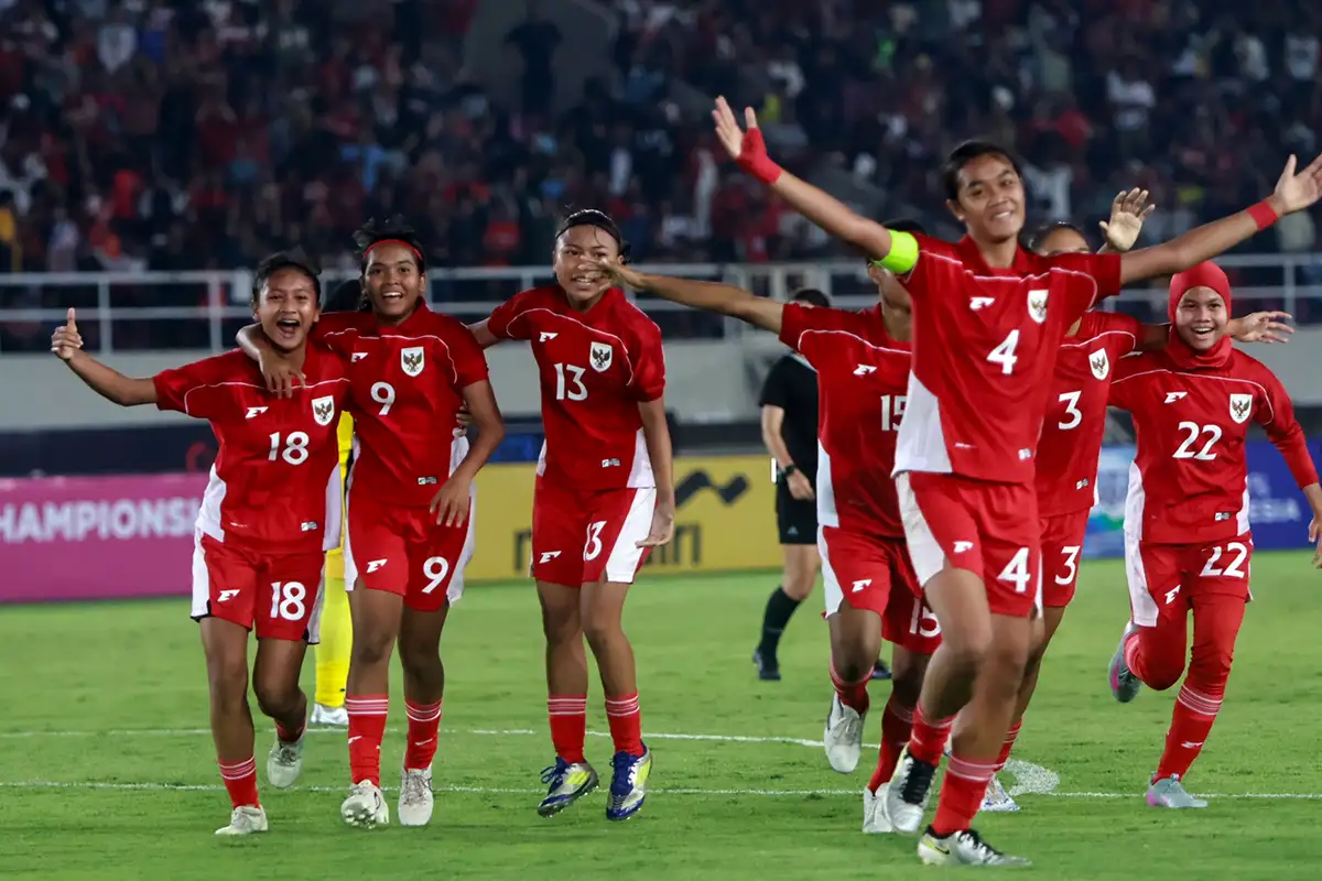 Blyashka kiygan ayollar