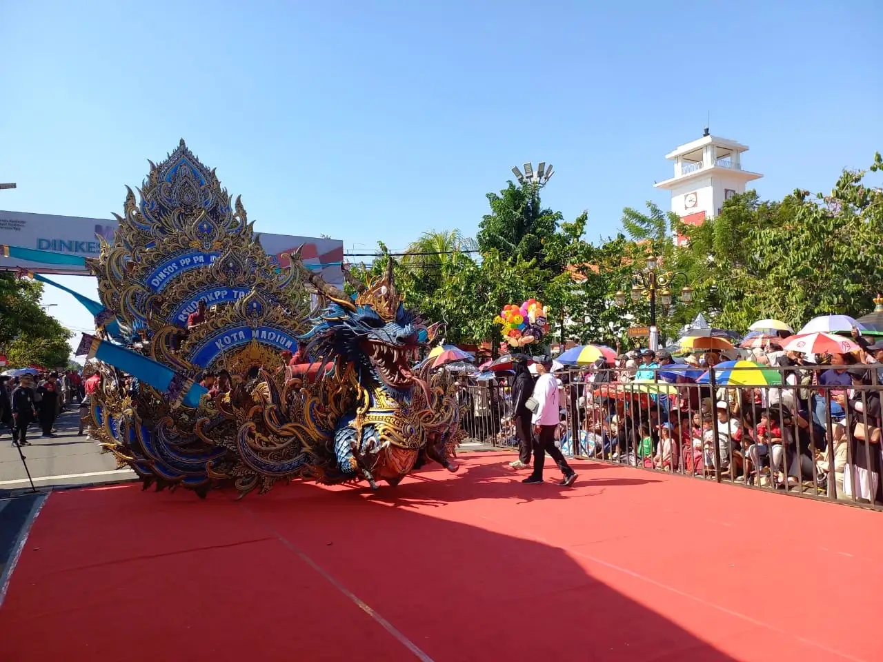Meriah! Ribuan Orang Saksikan Kreativitas Peserta di Madiun Carnival 2025
