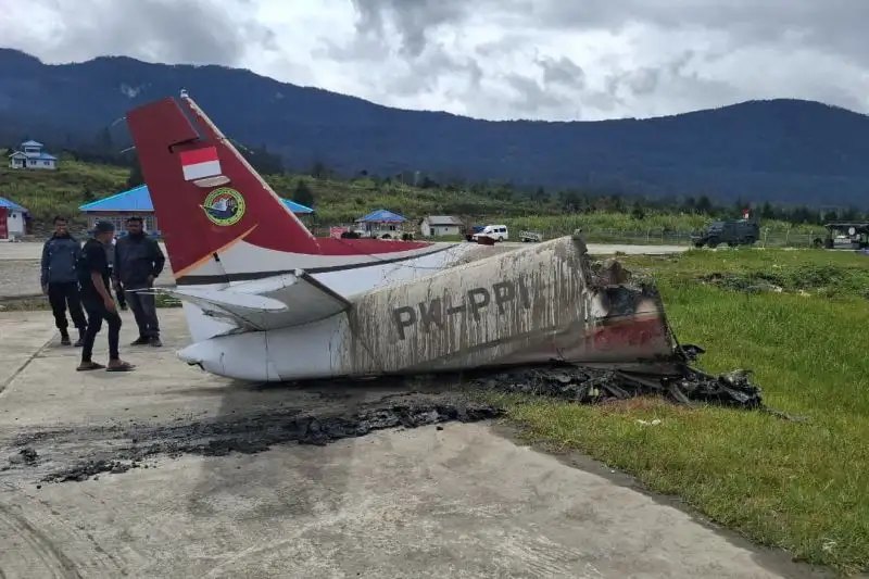Pesawat Hilang Kendali saat Mendarat di Bandara Ilaga Papua, Tabrak Pos Pasgat