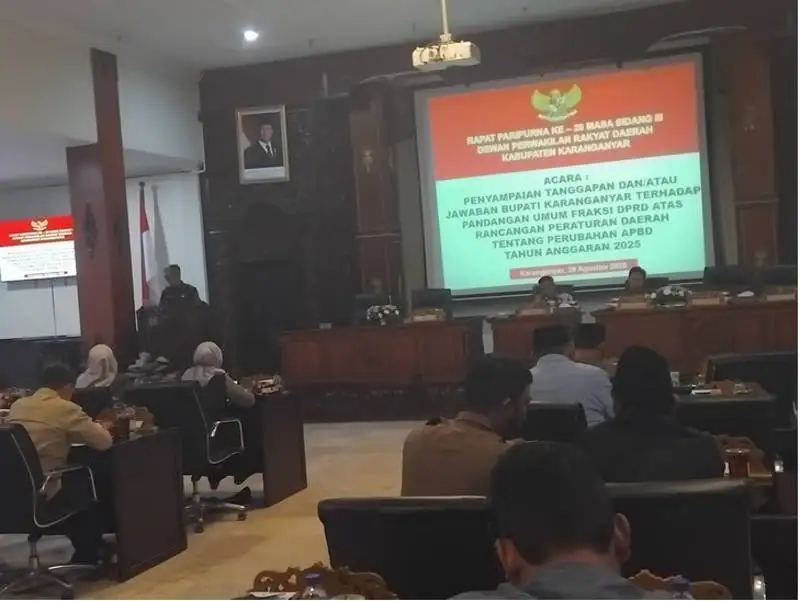 Bupati Karanganyar Tanggapi Pandangan Fraksi DPRD Atas Raperda Perubahan APBD