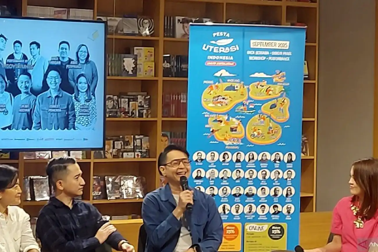 Ernest Prakasa: Buku Jadi Alat Melawan Kebodohan