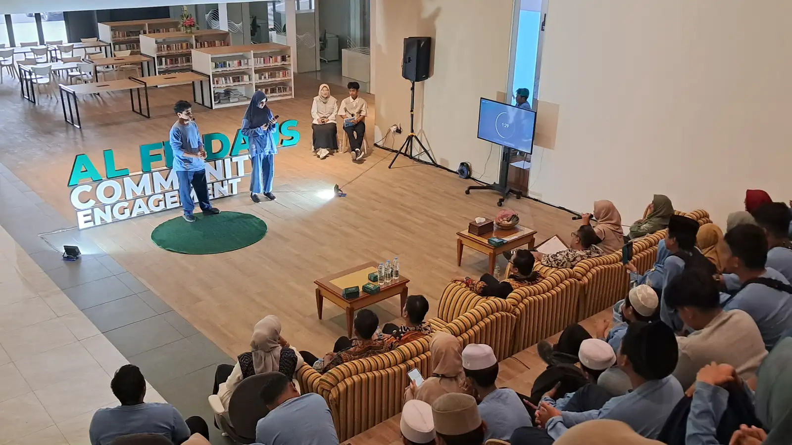 Keren! Siswa SMP-SMA Al Firdaus Solo Presentasi Layaknya TED Talks