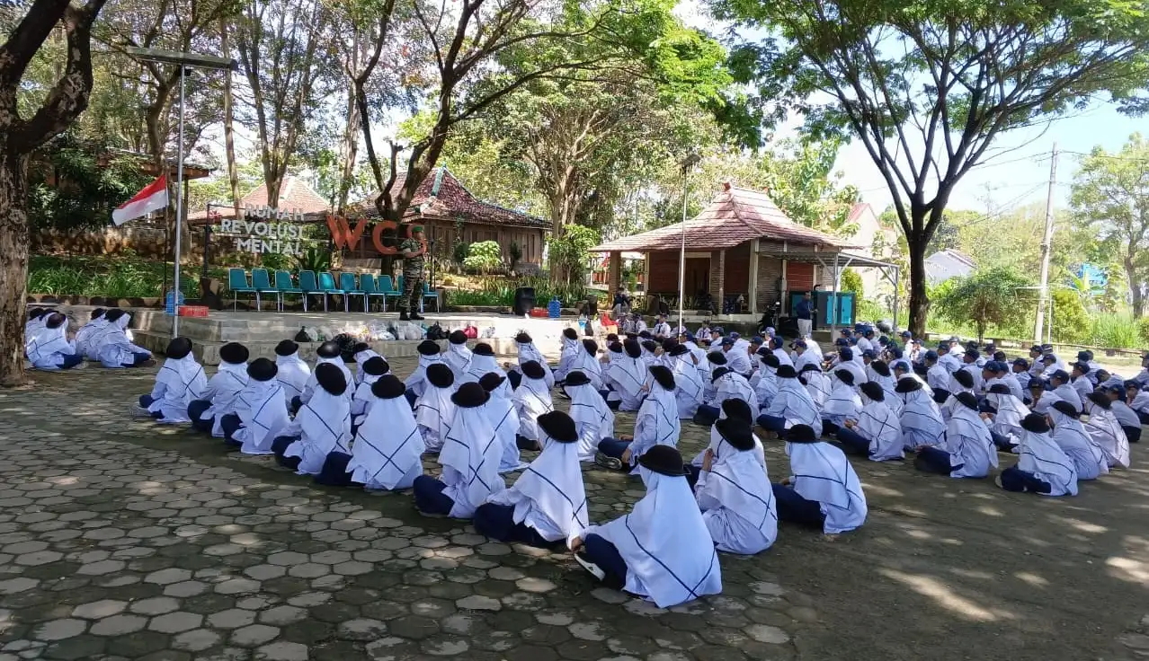SMP Islam Al Abidin Surakarta Gelar Leadership Camp Level 7 di Mojogedang