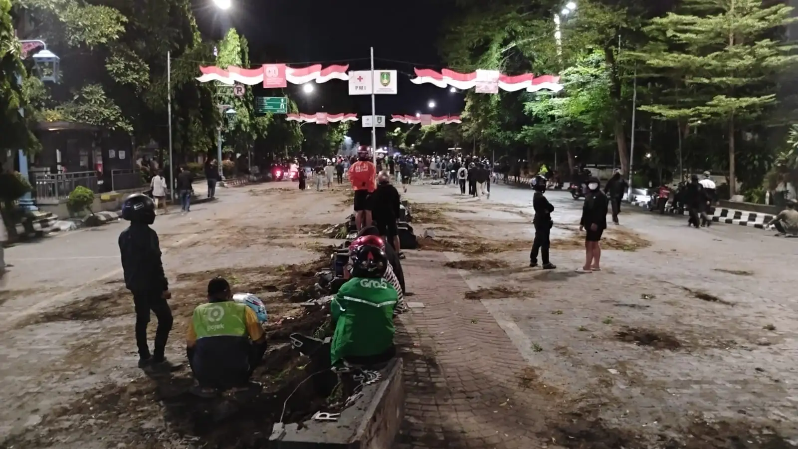 Demo di Solo Belum Bubar, Massa Padati Kawasan Balai Kota-Gladak hingga Malam