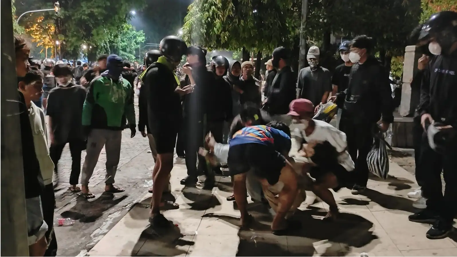 Update Demo Solo Pukul 23.00 WIB, Massa Mulai Tinggalkan Jl Jenderal Sudirman