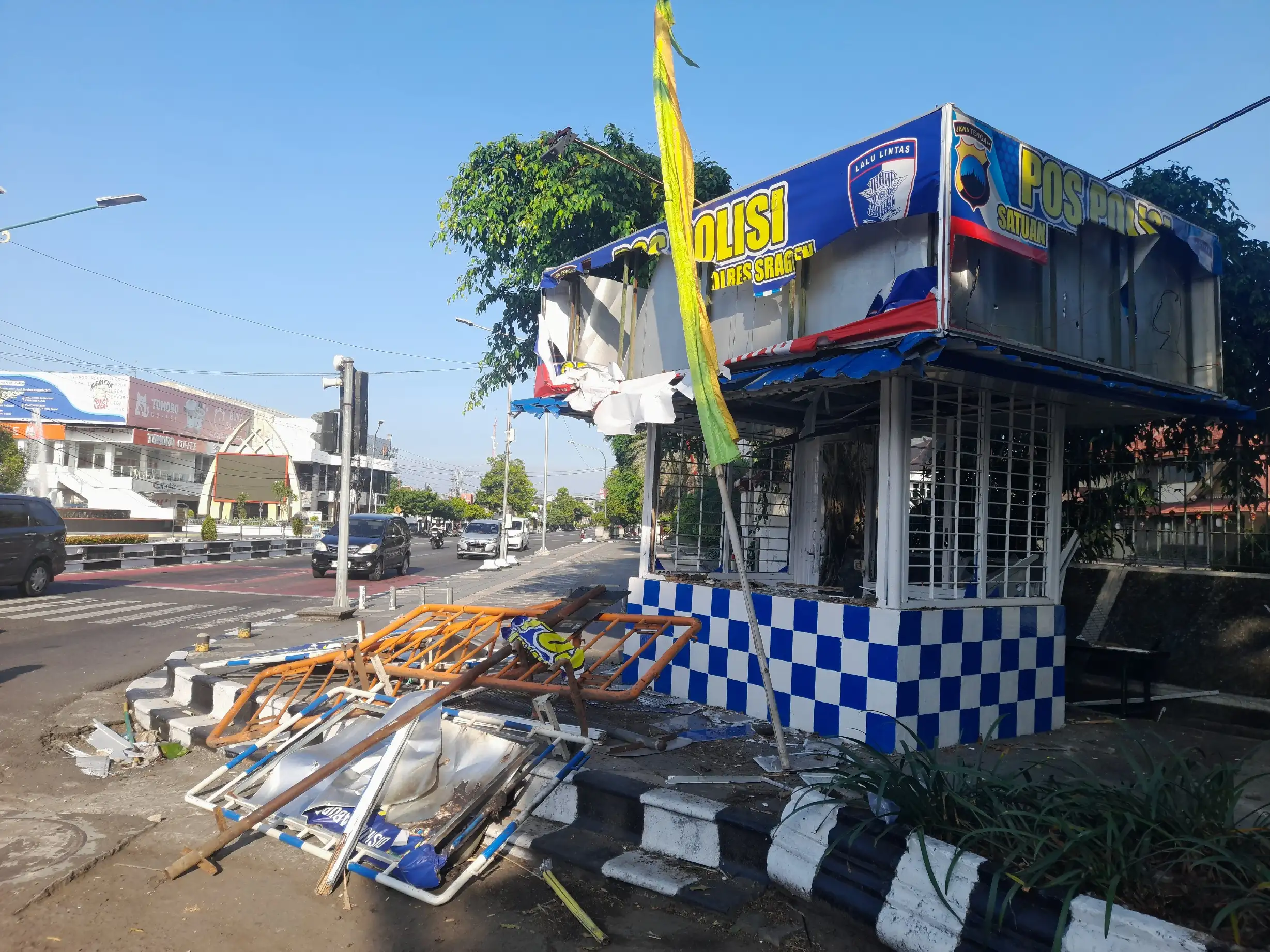 Pagar DPRD dan 2 Pos Polisi di Sragen Rusak Diamuk Massa Tak Dikenal
