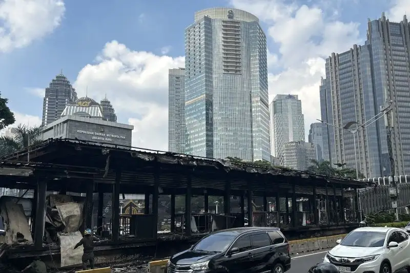 Layanan TransJakarta Lumpuh Imbas Pembakaran Sejumlah Halte