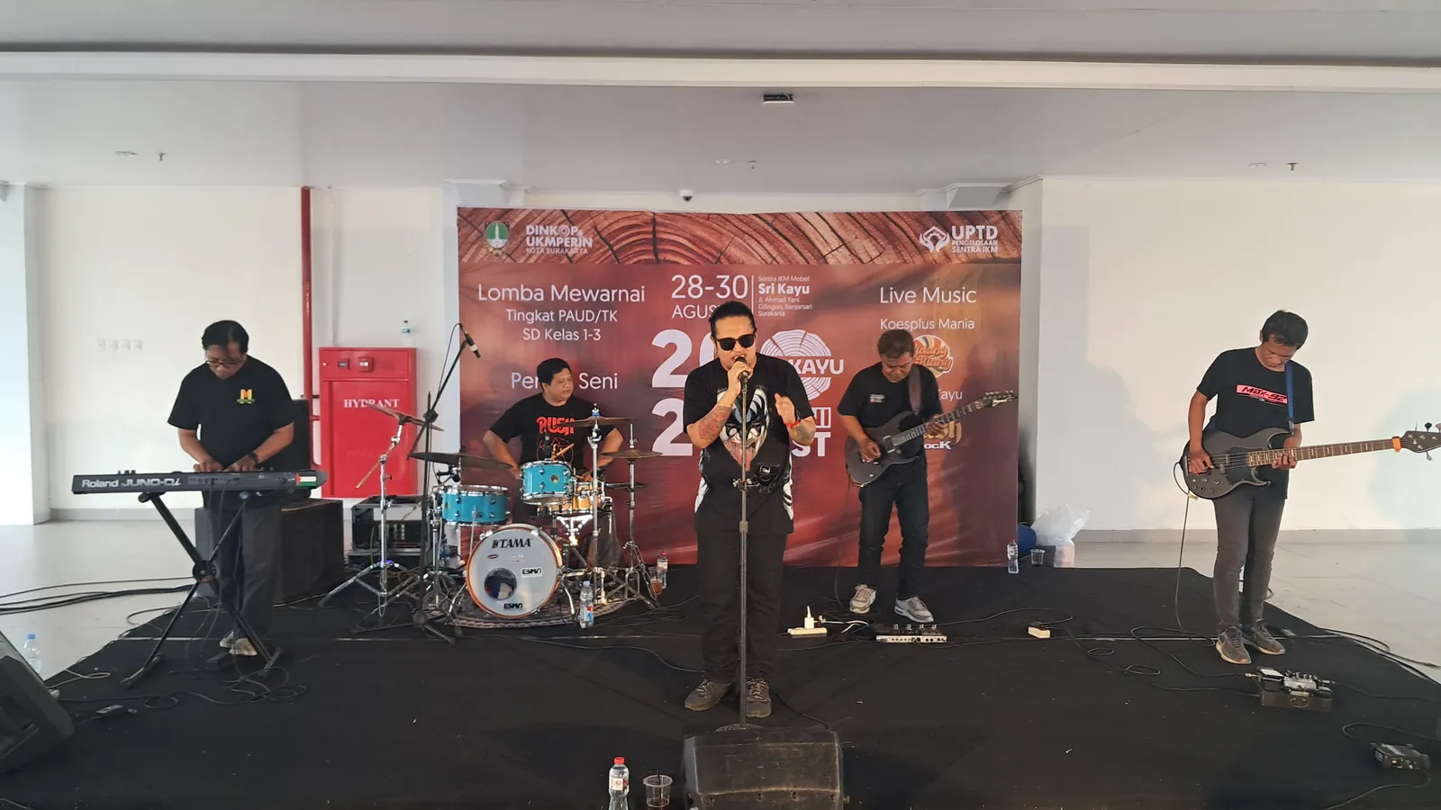 Meriah! Penampilan The Flash Rock Tutup Sri Kayu Furni Fest 2025 di Solo
