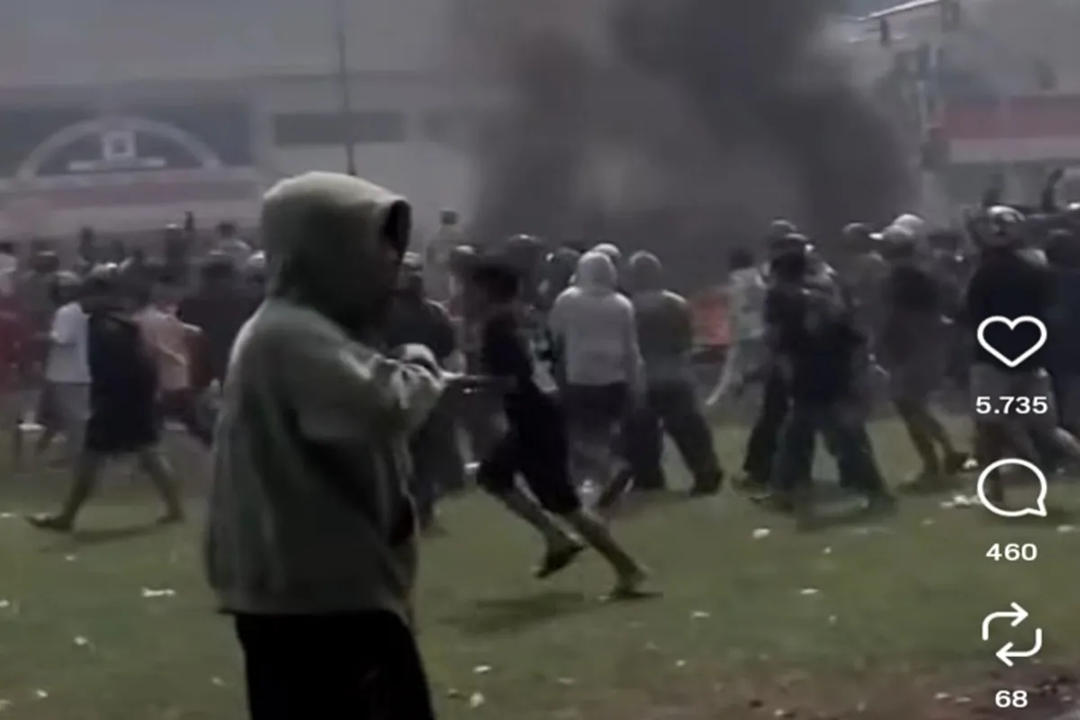 Viral Aksi Demo Ojol di Pekalongan: Kantor DPRD Rusak & Dibakar Massa