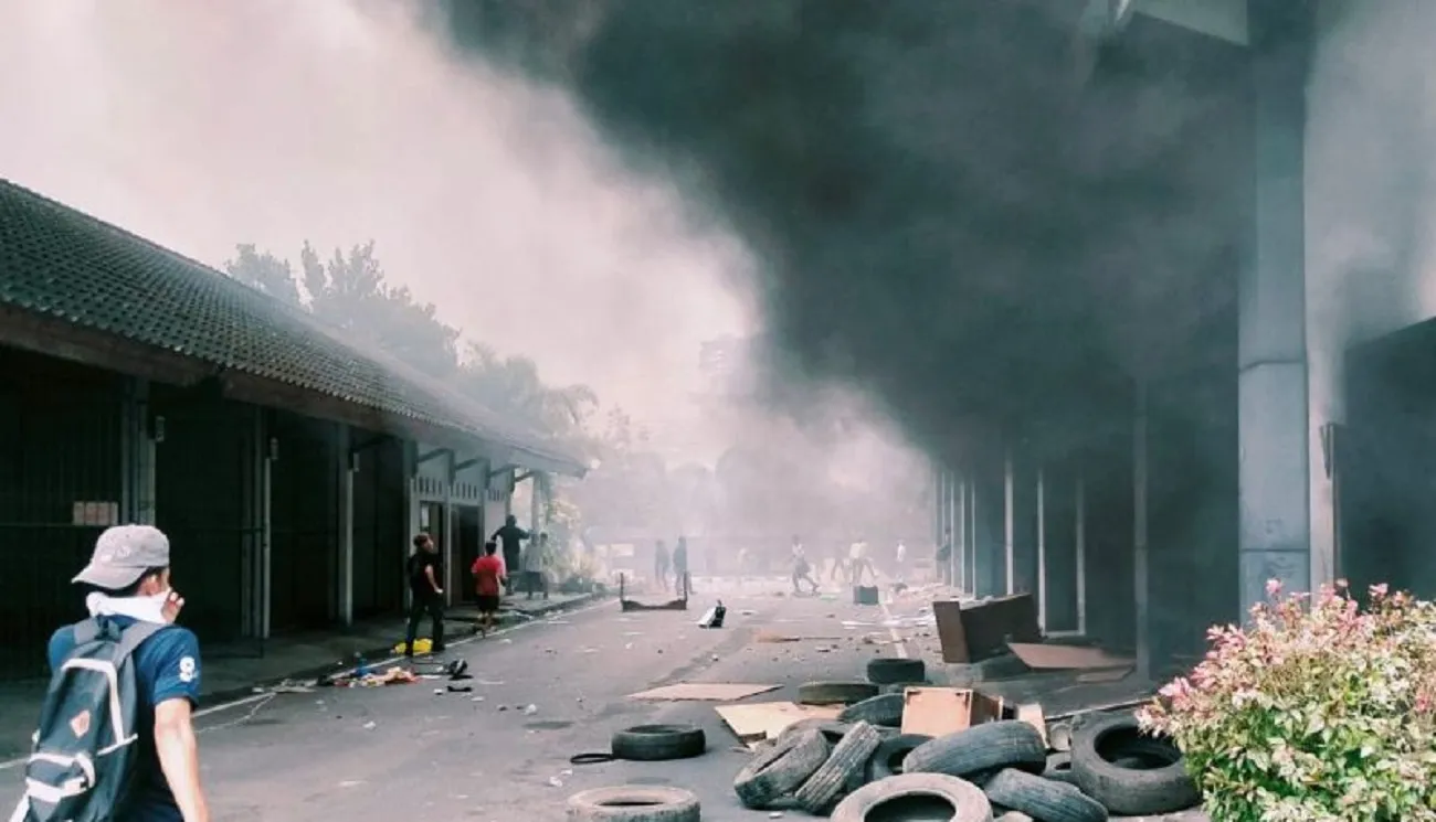 Gedung DPRD NTB Dibakar Massa, Sejumlah Barang Dijarah
