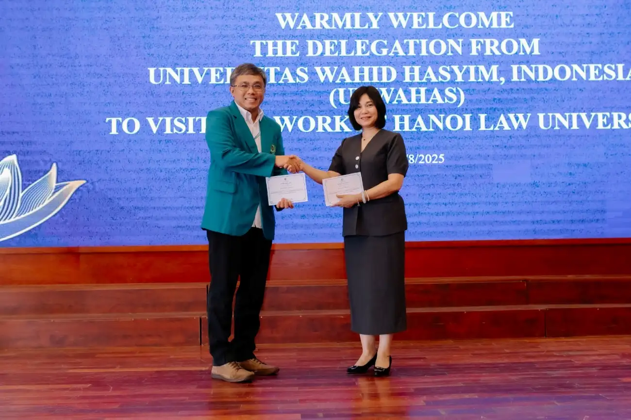 Mahasiswa FH Unwahas Ikuti Kuliah di Hanoi Vietnam Bahas Administrasi Pajak