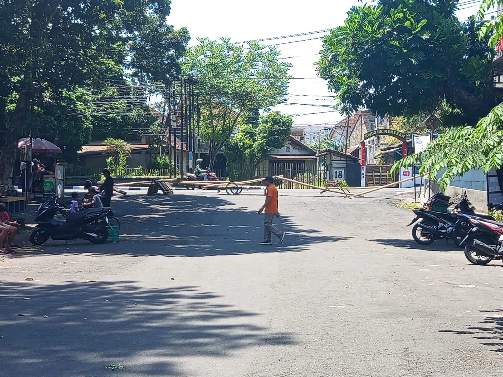 Jalan ke Alun-alun Salatiga Ditutup, Aparat Jaga Ketat tapi Aksi Demo Ditunda