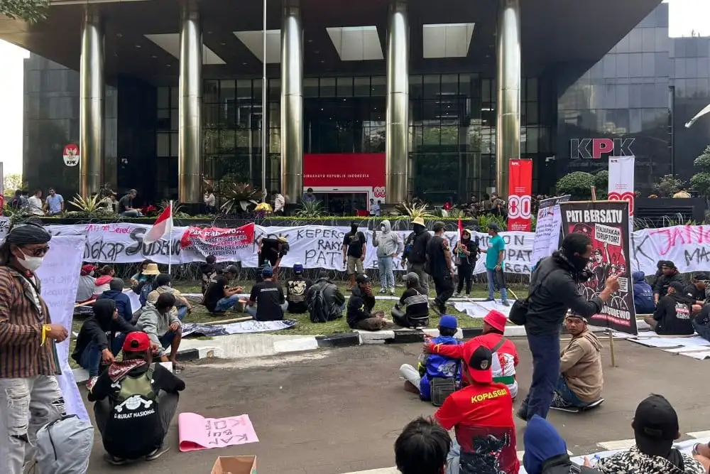 Ratusan Warga Pati Geruduk Gedung KPK, Tuntut Bupati Sudewo Ditangkap