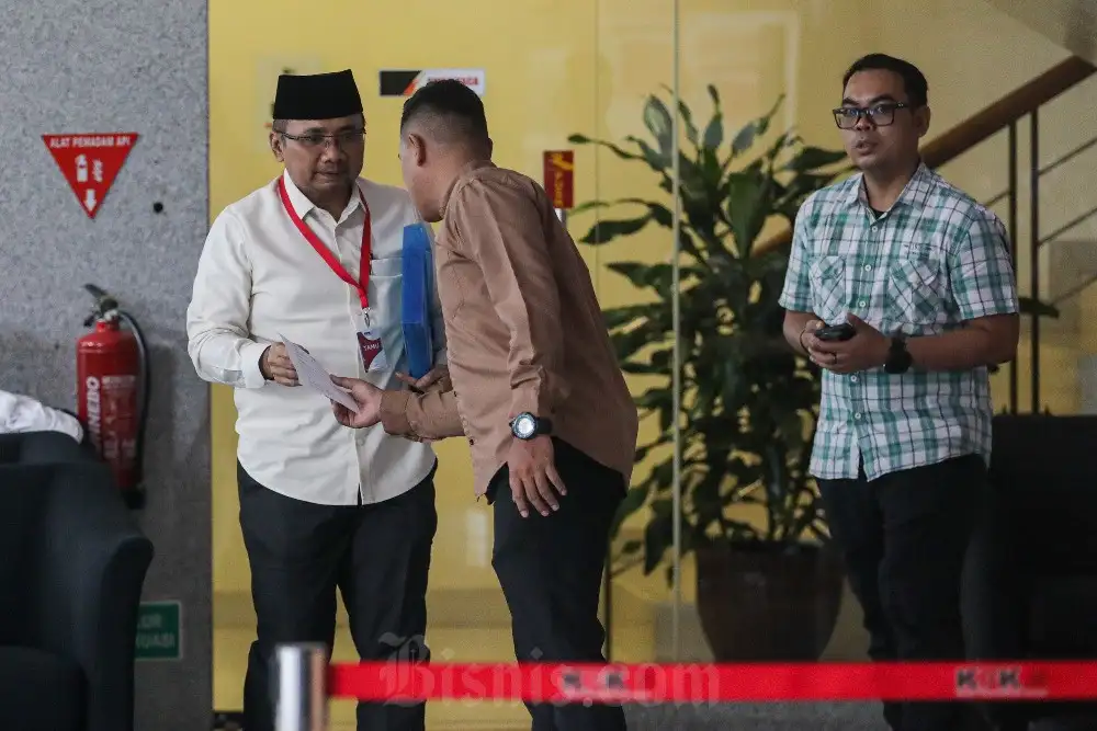 Usai Diperiksa KPK, Eks Menag Yakuq Diteriaki Maling oleh Pendemo