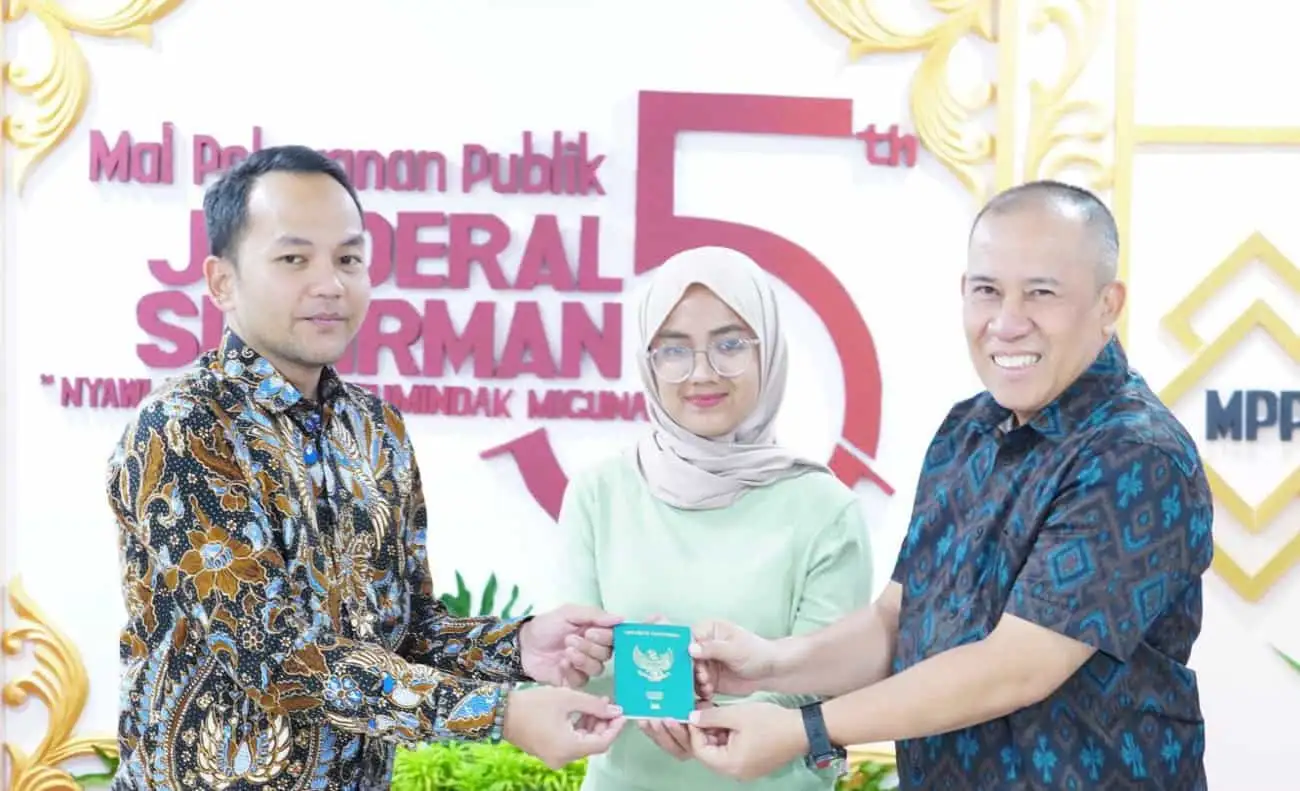 Wali Kota Surakarta Luncurkan Layanan Pengambilan Paspor di MPP Surakarta