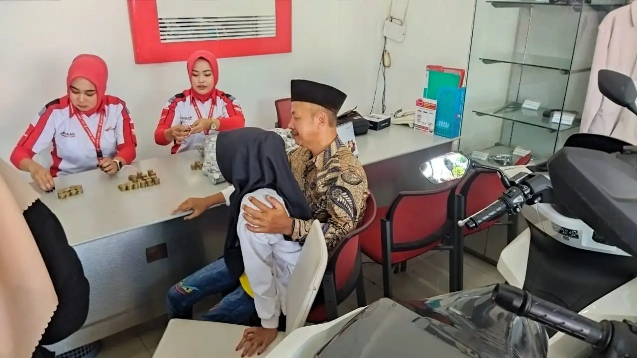 Unik! Warga Ponorogo Beli Sepeda Motor Pakai Uang Koin Senilai Rp20,4 Juta