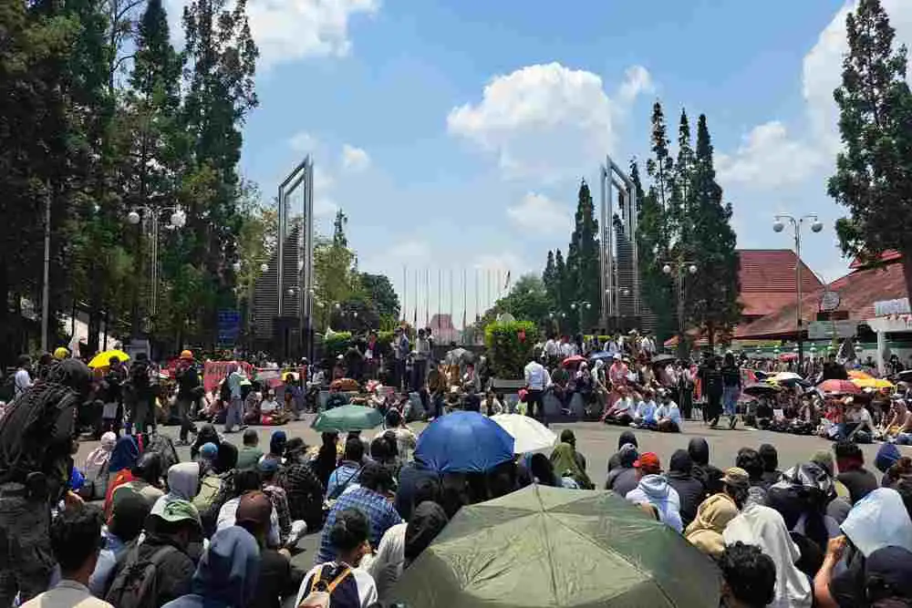 Ratusan Mahasiswa Demo di Bundaran UGM, Begini Rangkaian Tuntutannya