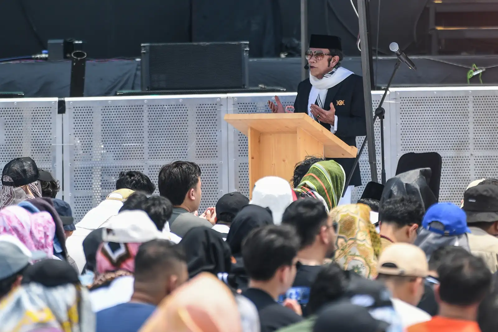 Penonton Pestapora 2025 Salat Jumat Diimami Rhoma Irama