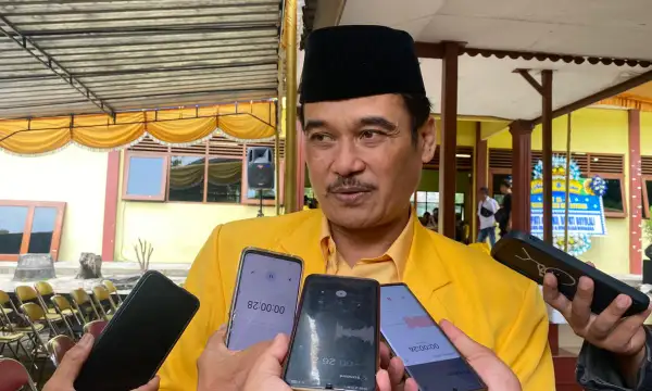 Men etuk xotinimni barcha teshiklarda sikaman.