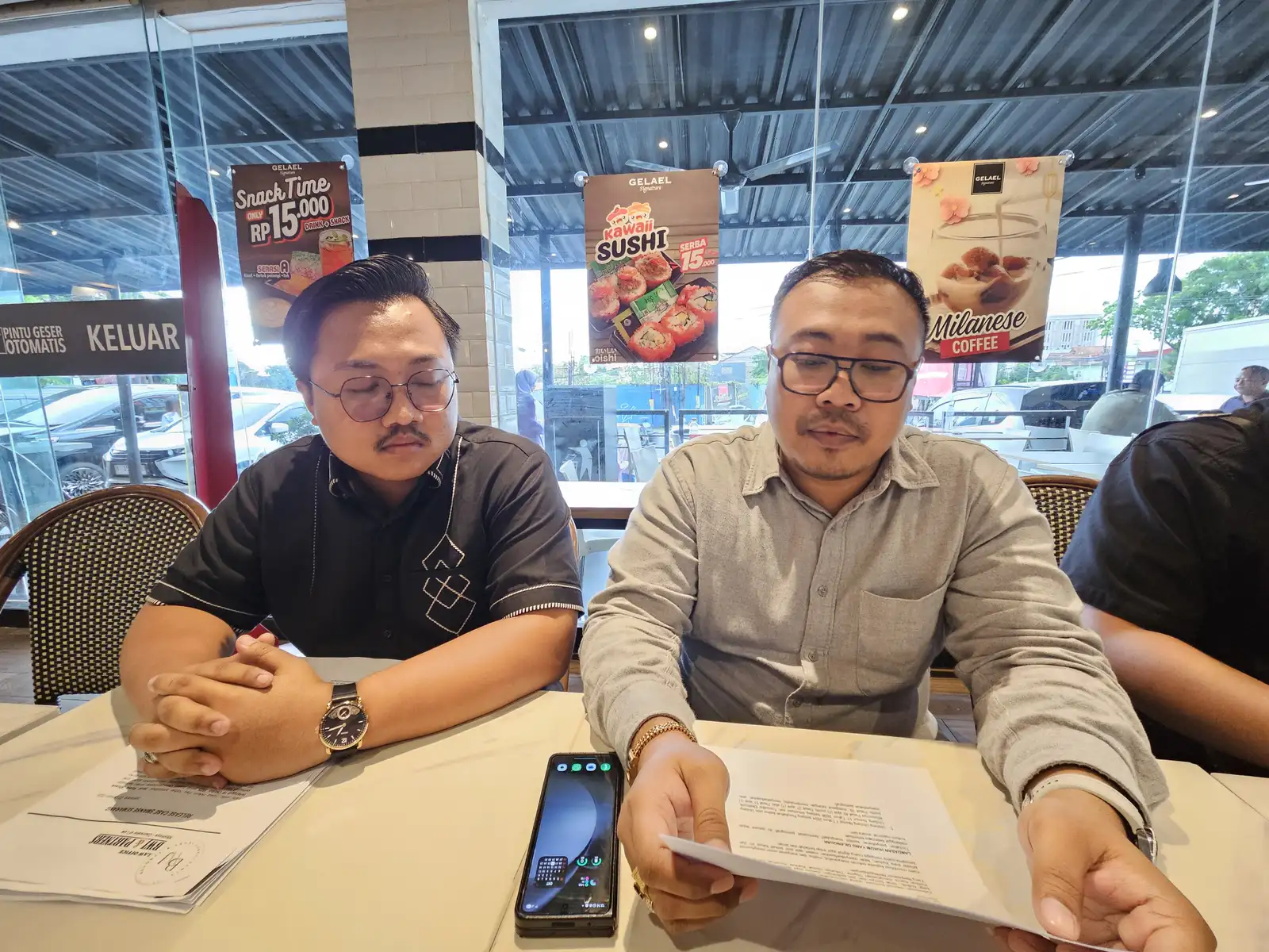 Qizlar mini paypoq, poshnali, qamchi va bogimli fotosuratlar