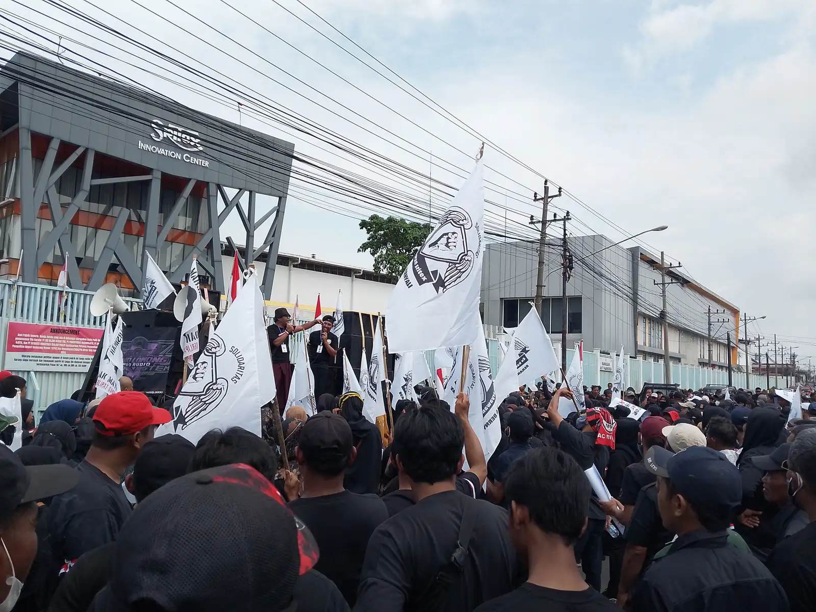 Aksi Eks Buruh Sritex Sukoharjo, Puisi Marsinah Jadi Penyemangat Perjuangan