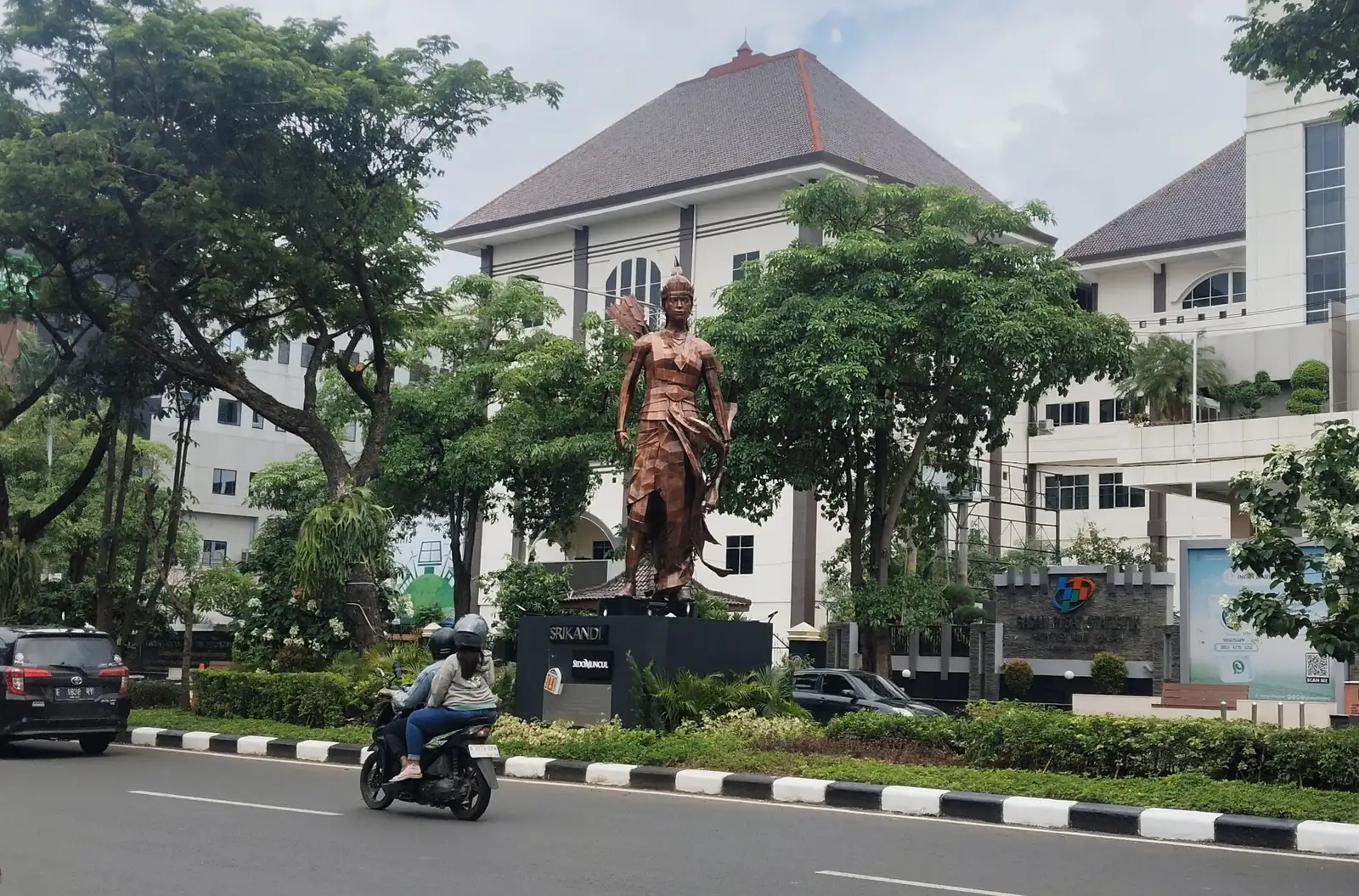 Cerita Dua Patung Wayang di Jalan Pahlawan, Ternyata Karya Seniman Semarang