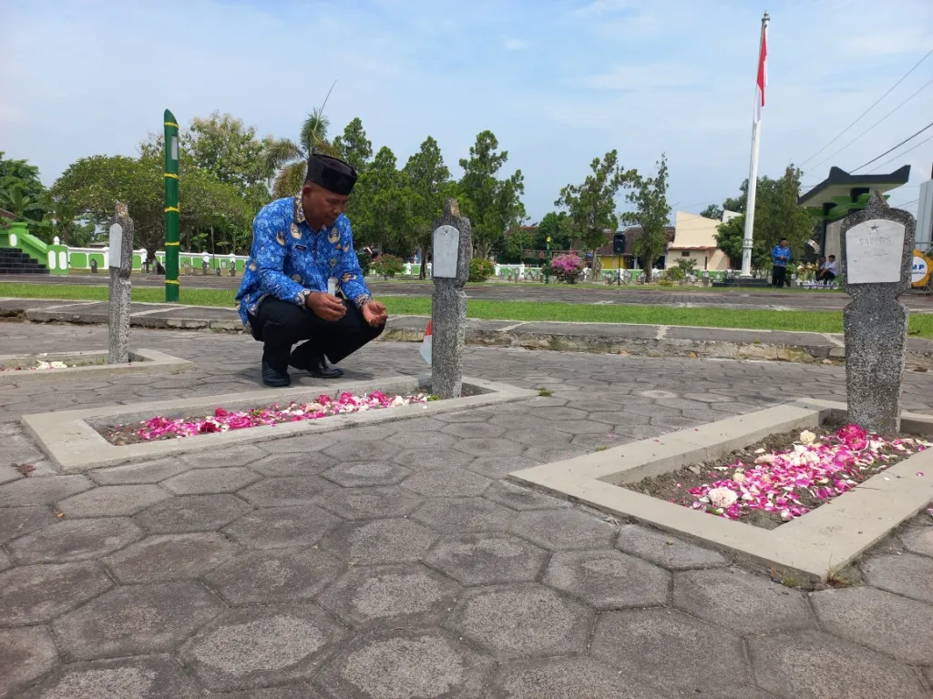 Anal masturbatsiya video Rus tilida korporativ partiyada jinsiy aloqa