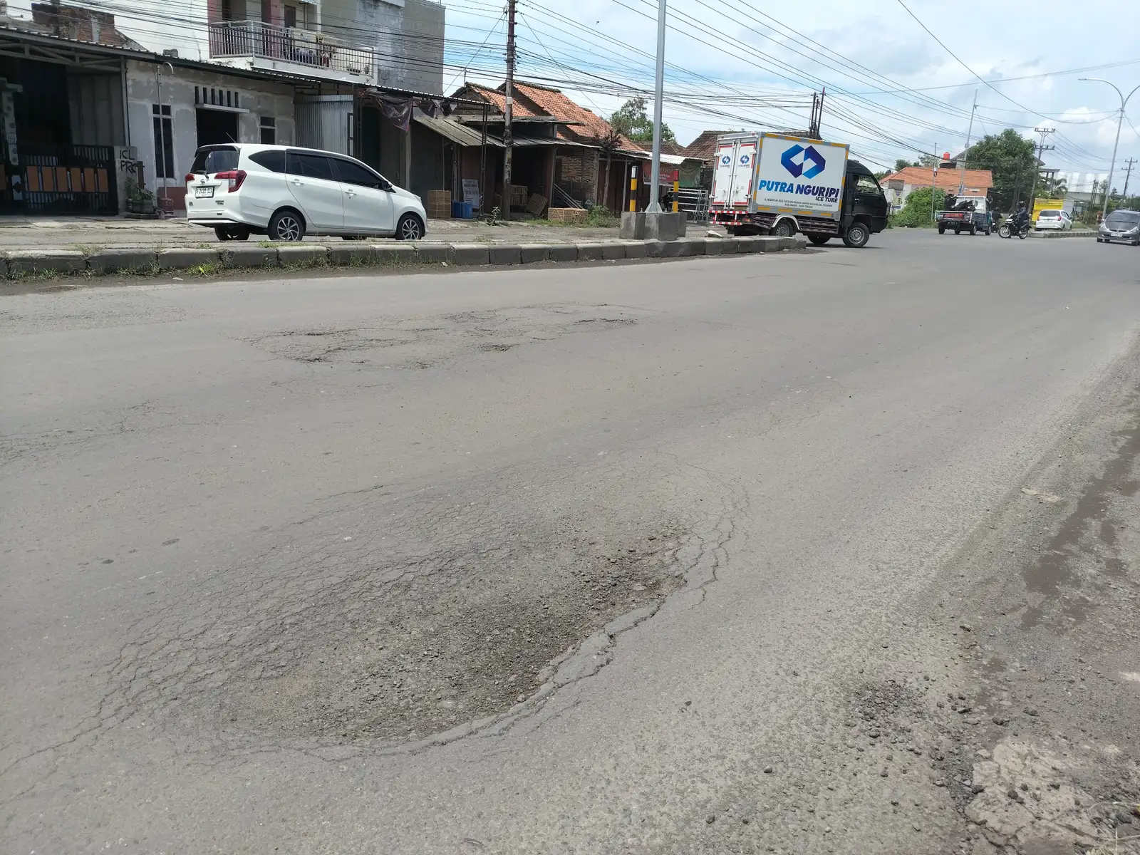 Jeglongan di Jalan Nasional Masaran Sragen Picu Kecelakaan, Warga Klaten Terluka
