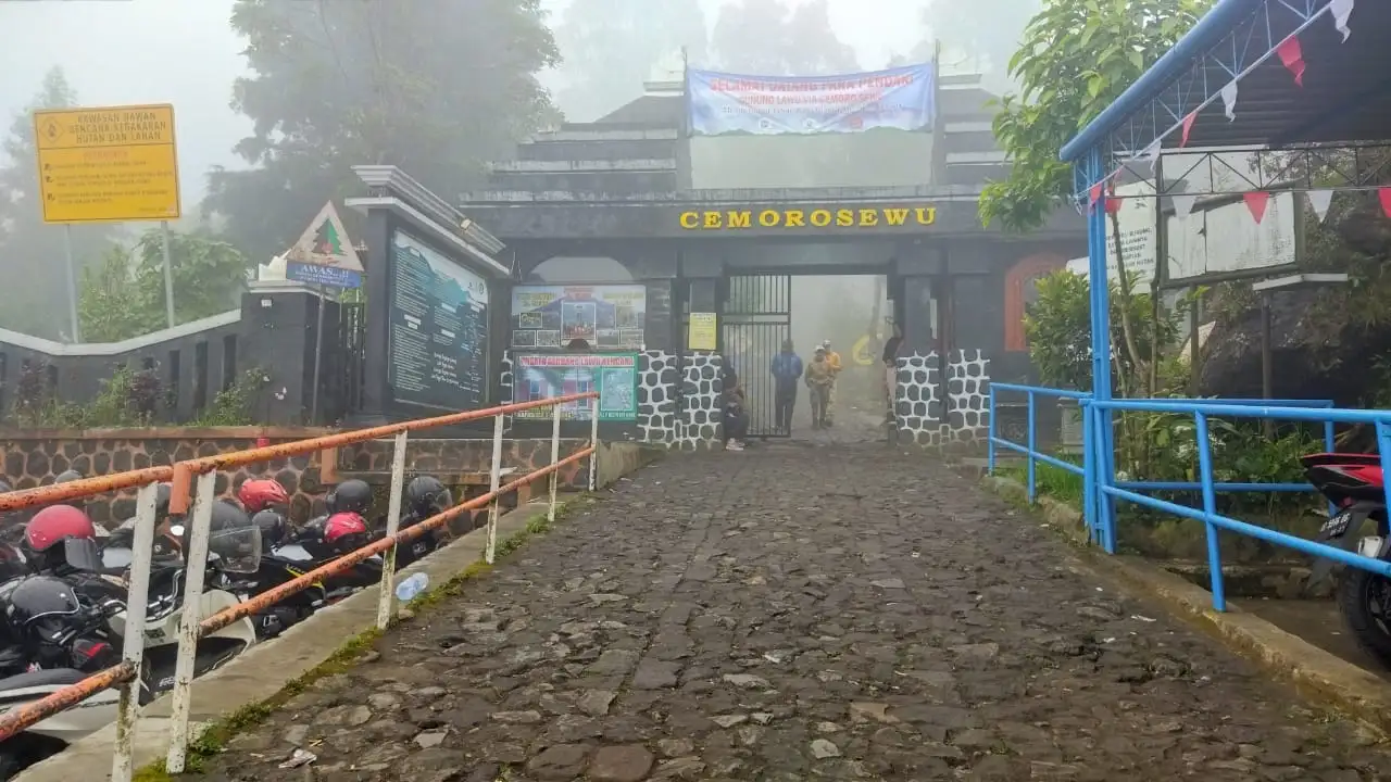 Cuaca Ekstrem, Jalur Pendakian Gunung Lawu via Cemoro Sewu Berstatus Waspada